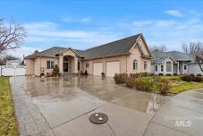 Open House: 1-4pm MDT at 315 Larkspur Ct, Caldwell, ID 83605