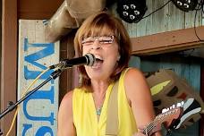 Beth Travers @ Quetila Cantina