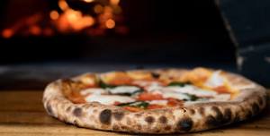 Wood Fired Pizza – Wine bar & Live music!