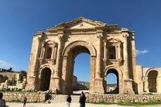 Jerash and Ajloun Day Exploration: Historical Discoveries and Local Dining Experience