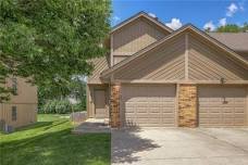 Open House: 11am-1pm CDT at 262 SW Pinetree Ln, Lees Summit, MO 64063