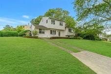 Open House: 11am-1pm EDT at 14 Gaymor Ln, Farmingville, NY 11738