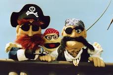 Everybody Loves Pirates - Frogtown Mountain Puppeteers