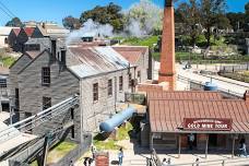 Sovereign Hill Gold Mining Day Tour (In Chinese)