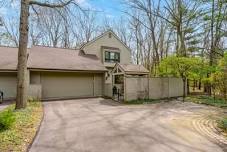 Open House: 12:30-2:30pm EDT at 926 Essex Cir, Kalamazoo, MI 49008