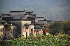 Huizhou Highlights: Guided Walking Tour Exploring City Legends and Sport Heritage