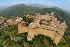 Kumbhalgarh Fort Private Tour: Day Trip from Udaipur to Historical Architecture