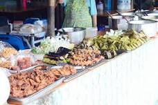 Chiangmai Local Lifestyle Tour: Explore Morning Markets, Taste Street Food & Visit Unique Temples