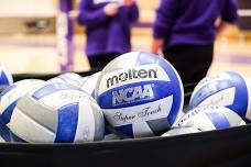 Serving Camp with women\'s volleyball