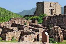 Private Bhangarh Fort Tour: Explore India's Most Haunted Location from Jaipur