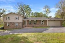 Open House: 2-4pm EDT at 398 Shallowford Rd, Chattanooga, TN 37411