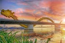 Da Nang Dragon Bridge: A Fascinating Da Nang Night Tour with Local Cuisine Sampling and Beach Visit