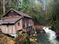 Apple Cider Pressing at the Cedar Creek Grist Mill