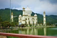 Jaime Duque Park and Zipaquirá Salt Cathedral: Explore Colombia's Architectural and Historical Gems