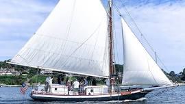 Historic Oyster Bay: Daytime Family Harbor Tour Aboard the Sloop Christeen