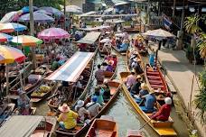 Amphawa Floating Market and Maeklong Train Market Tour: Experience Traditional Thai Markets