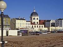 A Fun Day Out in Littlehampton - Social Beach Walk, Lunch & Live Blu