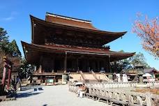 Walking Tour: Explore the Mystic Mountain Village of Yoshinoyama and its Historical Temples