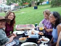 Picnic al Tina Chorvas Park en East Bridge St