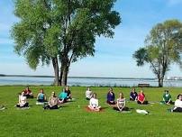 Lakeview Park Outdoor Yoga en Español